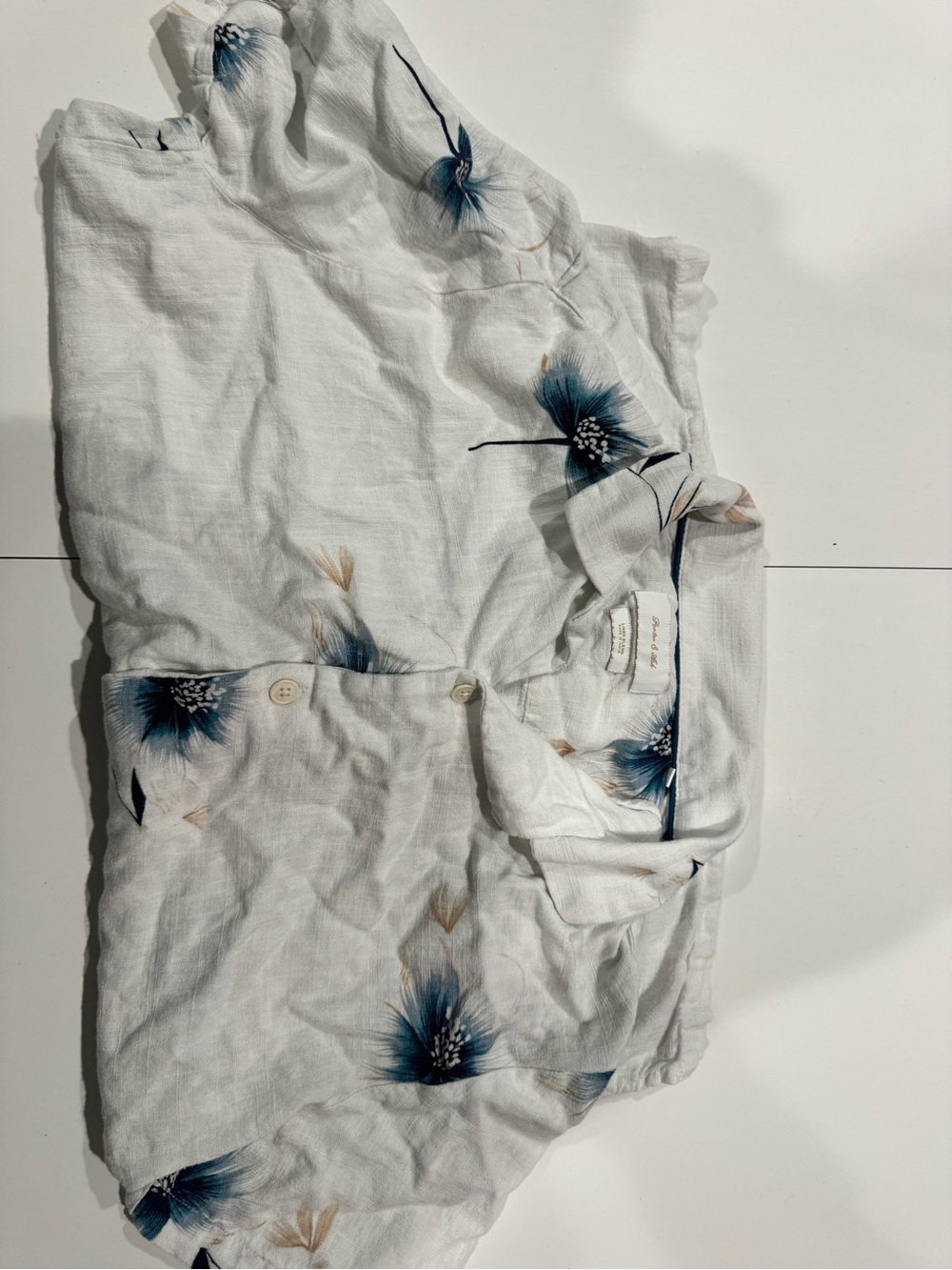 Porter & Ash White Linen Button-Up Shirt with Blue Floral Print Medium